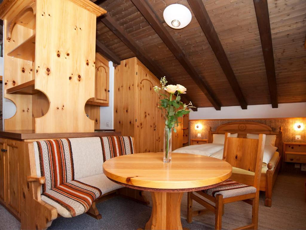 Ambiente Guesthouse Saas Fee Chambre photo